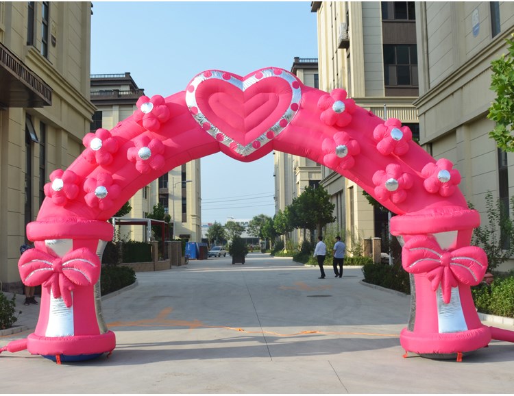 吐鲁番粉色爱心拱门