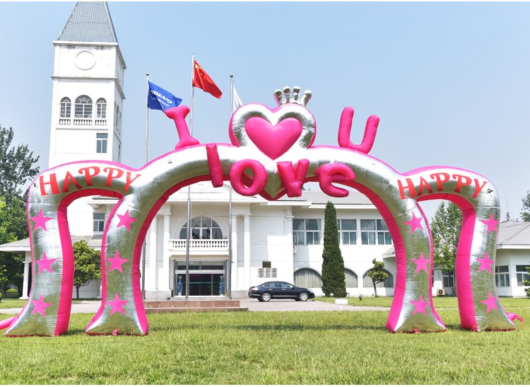 吐鲁番浪漫粉色婚庆拱门